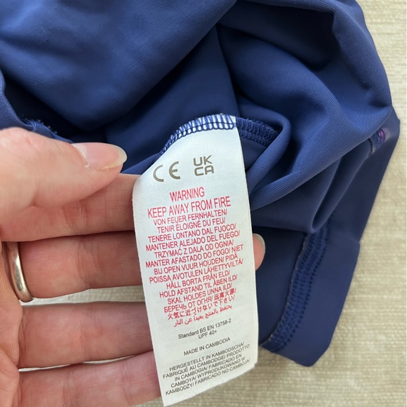 Mini Boden Rash Guard (size 6-7Y) - Picture 4 of 7